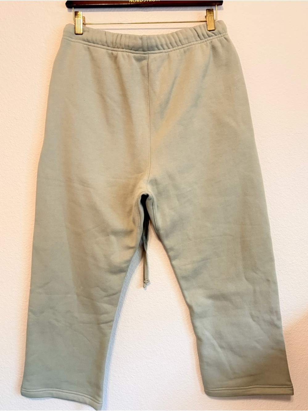 Fear of God Essential fleece Sweatpants color eggshell, straight leg sz S Unisex - Picture 10 of 12